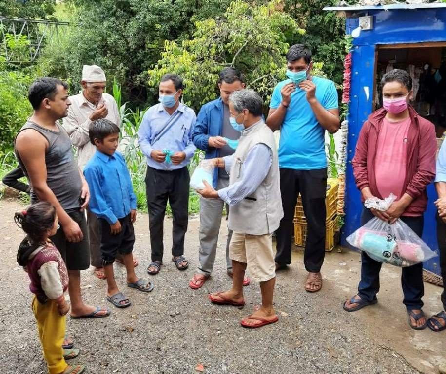 नेपाल मास्क अभियान अन्तर्गत सुर्नया ६ मा मास्क वितरण 